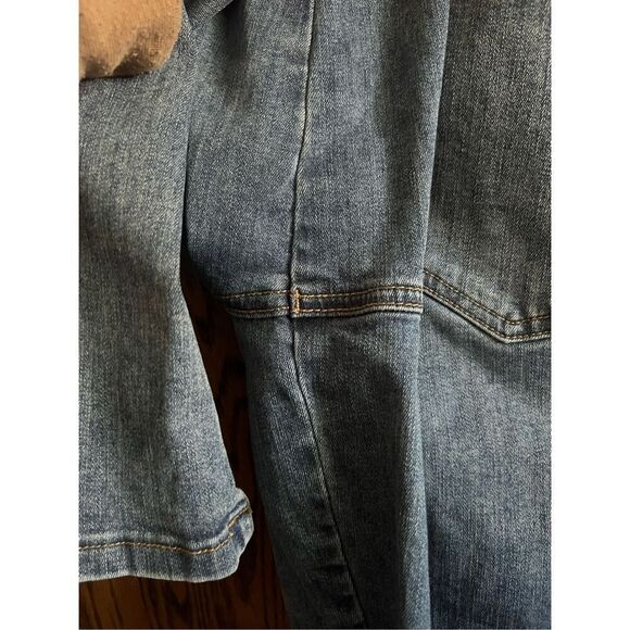 Tribal Jeans Audrey Mid-Rise Wide Leg Crop Jeans With Embroidery Woman’s Size 16 - Picture 11 of 15